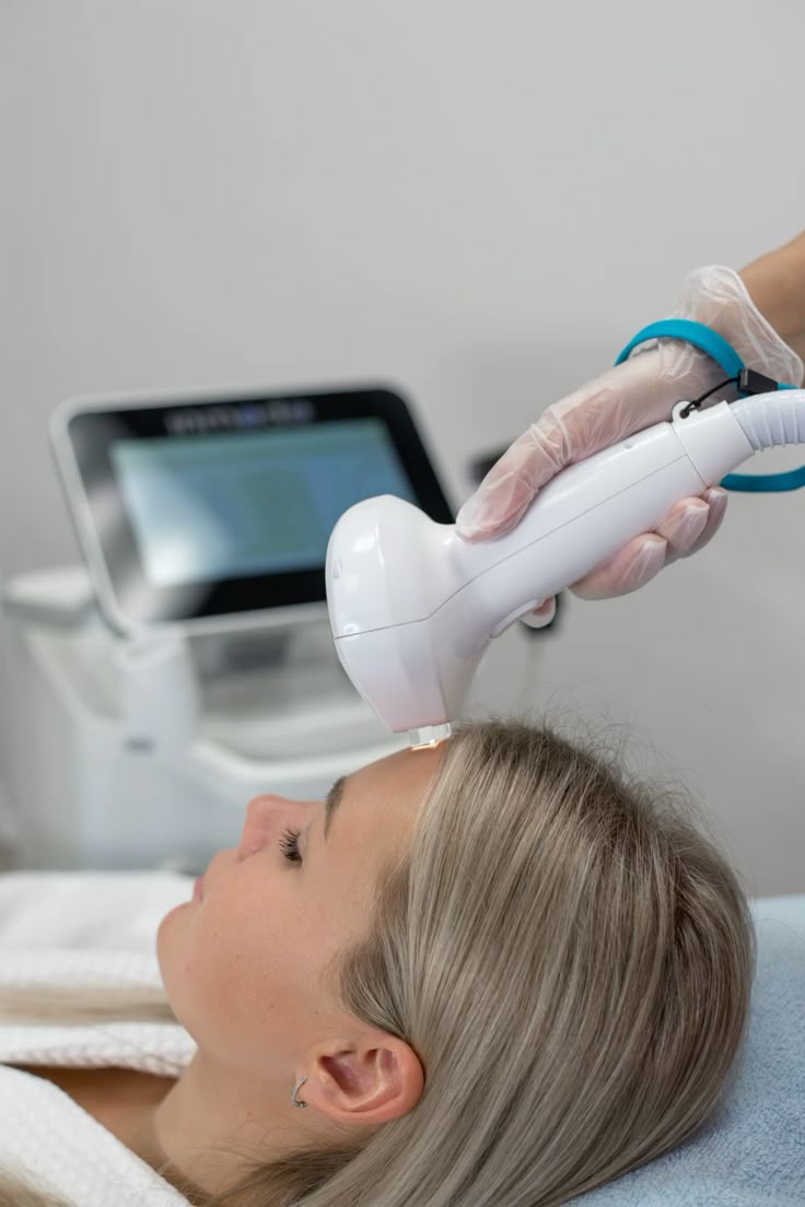 Lumecca IPL behandeling tegen pigment en roodheid bij Lumé Dermal Clinicians Dordrecht